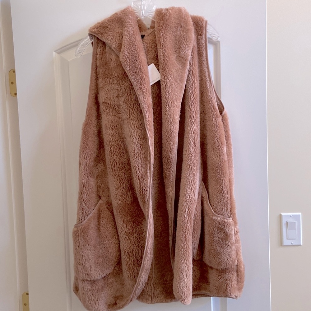 🆕 Mocha coloured plush hooded open cardigan/vest in size M
